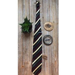 Traditional silk tie with diagonal stripes